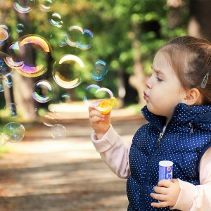 Piccoli bambini crescono