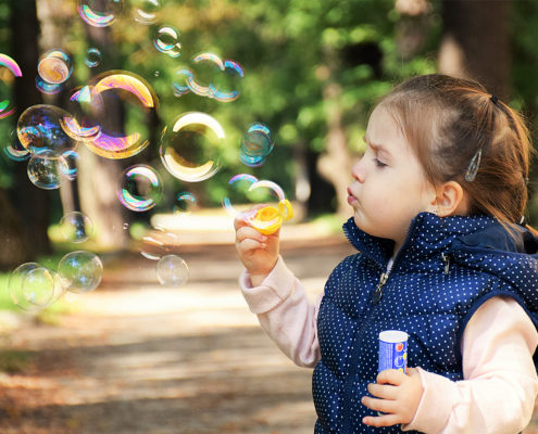 Piccoli bambini crescono