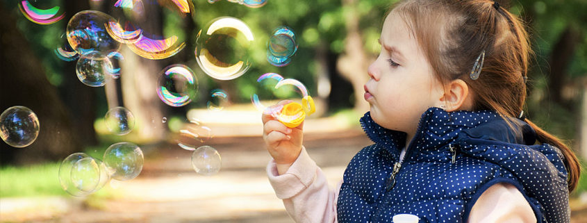 Piccoli bambini crescono